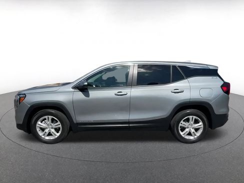 Used 2024 GMC Terrain SLE image 9