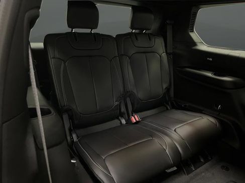 New 2025 Jeep Grand Cherokee L Limited w/ Trailer Tow Package image 32