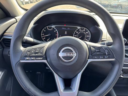 Used 2025 Nissan Altima 2.5 SV FWD image 28