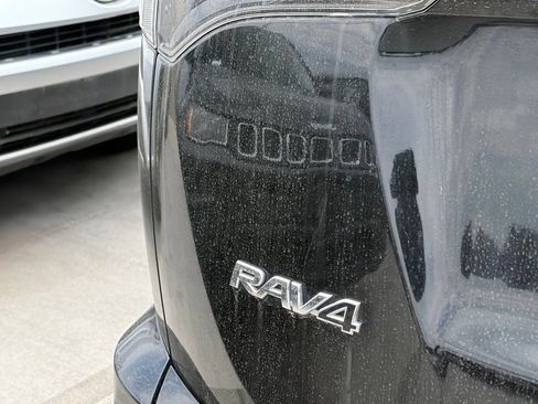 Used 2018 Toyota RAV4 LE w/ All Weather Liner Package FWD image 4