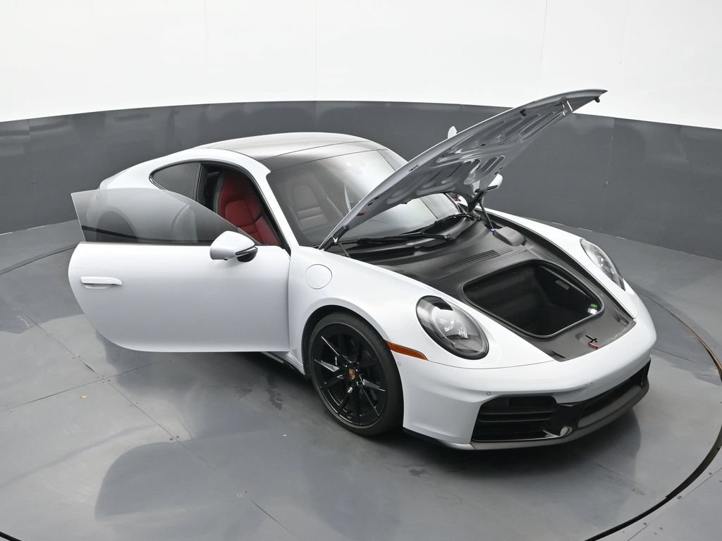 Certified 2025 Porsche 911 Carrera RWD image 28