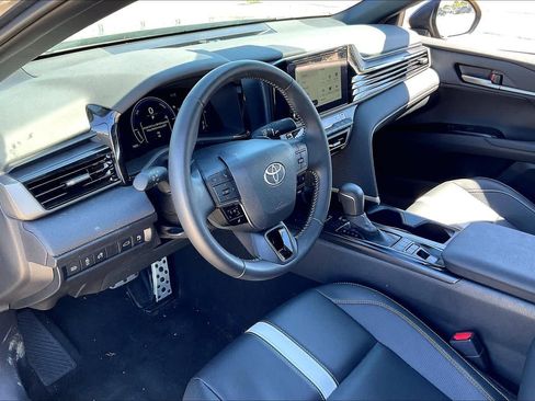 Used 2025 Toyota Camry SE image 19
