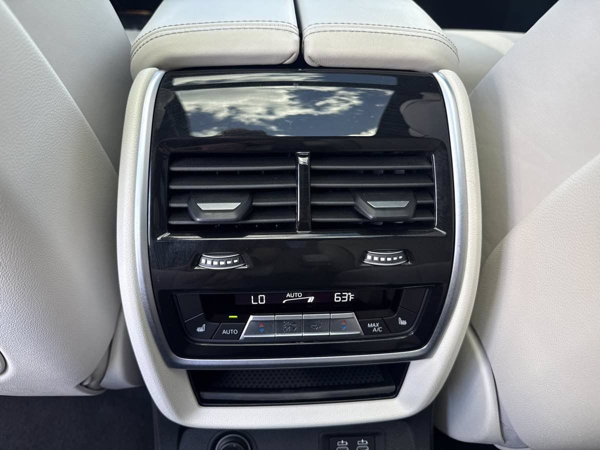 Used 2024 BMW X7 xDrive40i w/ Executive Package AWD/4WD image 15