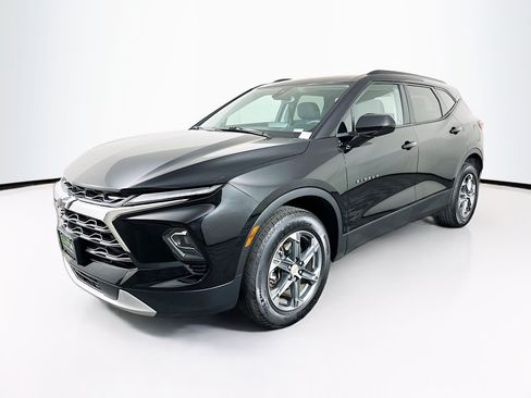 Used 2024 Chevrolet Blazer LT w/ Convenience Package FWD image 3