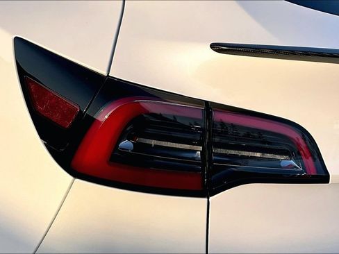 Used 2023 Tesla Model Y Performance AWD/4WD image 21