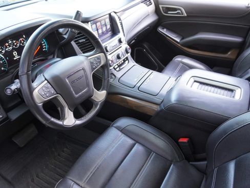 Used 2020 GMC Yukon Denali w/ Denali Ultimate Package AWD/4WD image 9