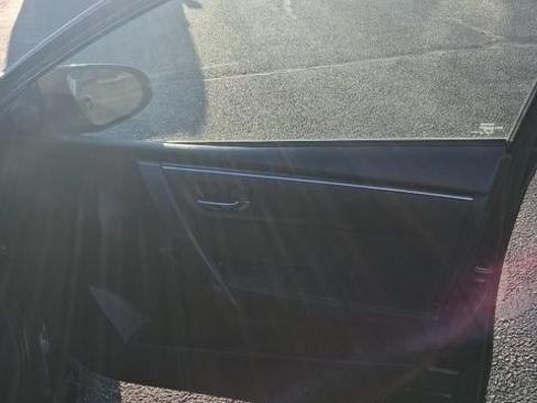 Used 2019 Toyota Corolla LE FWD image 29