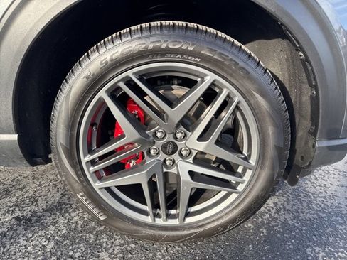 Used 2025 Ford Explorer ST-Line w/ Premium Package image 9