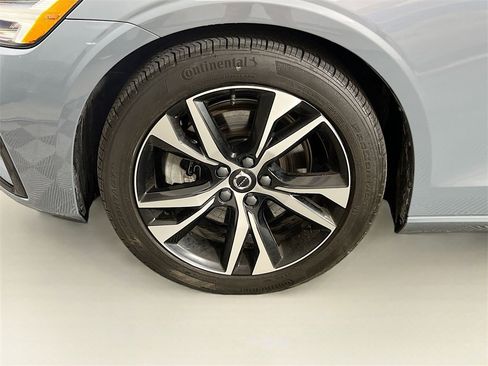 Used 2023 Volvo S60 B5 Core image 30