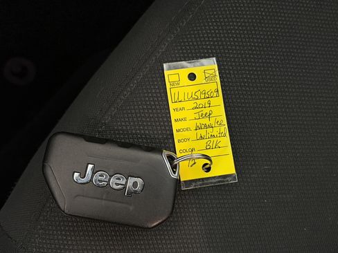 Used 2019 Jeep Wrangler Unlimited Sahara image 32
