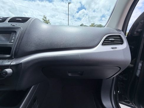 Used 2018 Dodge Journey SE w/ Blacktop Package FWD image 19