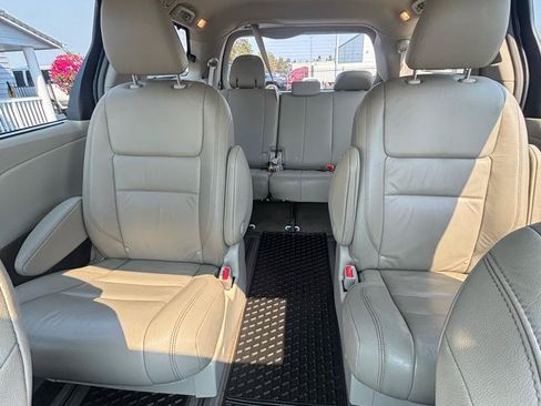 Used 2019 Toyota Sienna AWD image 22