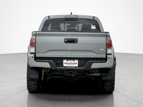 Used 2021 Toyota Tacoma TRD Off-Road w/ Technology Package AWD/4WD image 4