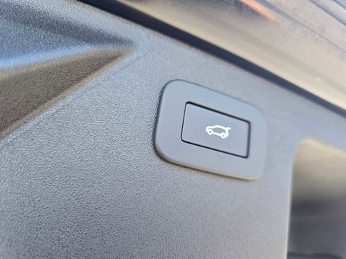 Certified 2024 Land Rover Discovery Sport S image 18