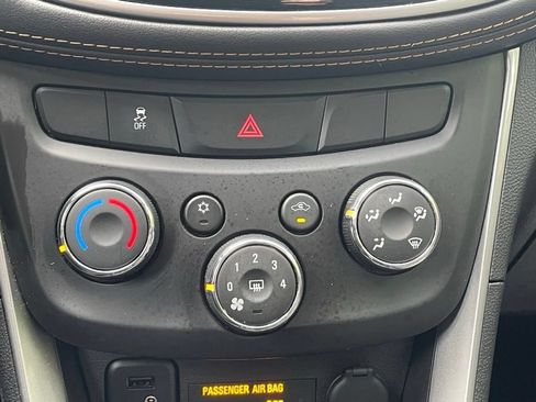 Certified 2022 Chevrolet Trax LT w/ LT Convenience Package AWD/4WD image 30