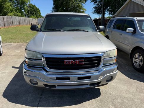 Used 2005 GMC Sierra 1500 SLE w/ Light Duty Power Package AWD/4WD image 6