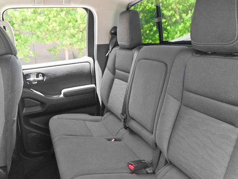 Used 2023 Nissan Frontier SV w/ SV Convenience Package RWD image 9
