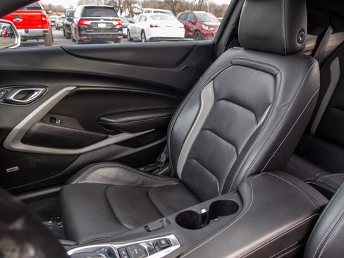 Used 2019 Chevrolet Camaro LT w/ Technology Package image 13