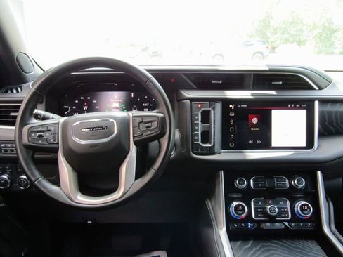 Used 2023 GMC Yukon XL Denali image 5