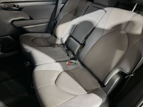 Used 2020 Toyota Highlander L FWD image 36