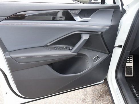 New 2026 Volkswagen Tiguan SEL R-Line image 11