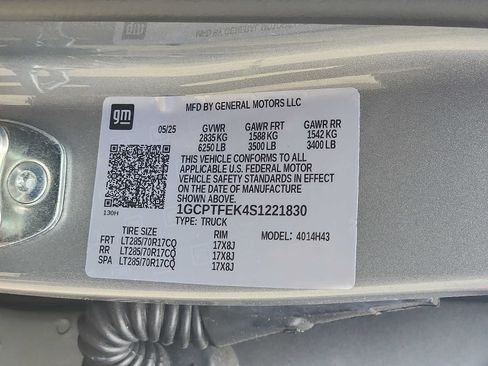 Used 2025 Chevrolet Colorado ZR2 w/ Technology Package AWD/4WD image 28
