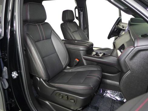Used 2022 Chevrolet Suburban RST w/ Sport Performance Package AWD/4WD image 18