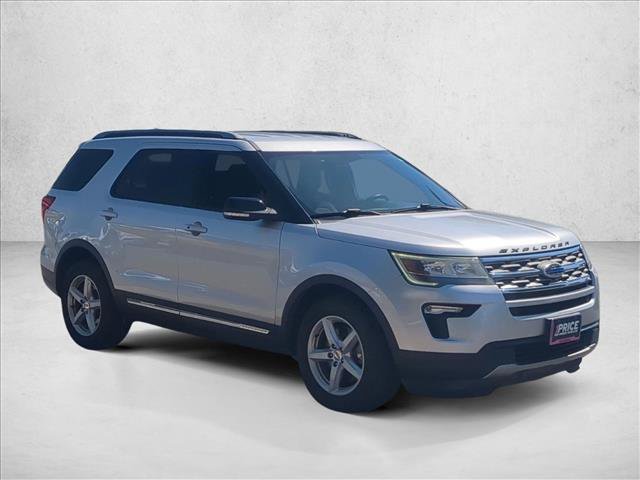Used 2018 Ford Explorer XLT w/ Equipment Group 201A FWD image 3