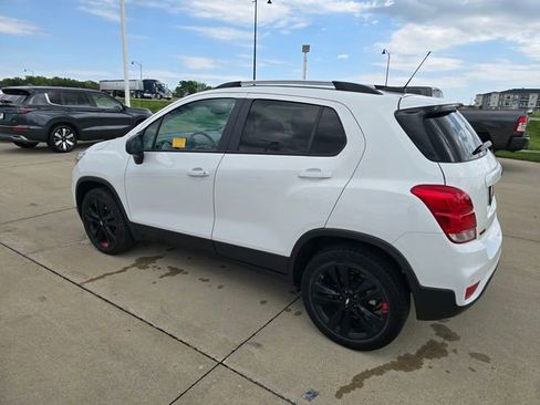 Used 2020 Chevrolet Trax LT w/ Sun & Sound Package AWD/4WD image 5