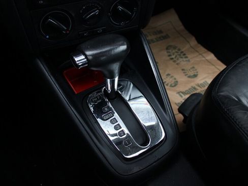 Used 2005 Volkswagen Jetta GLS image 8