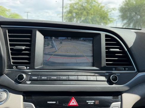 Used 2017 Hyundai Elantra Limited FWD image 29