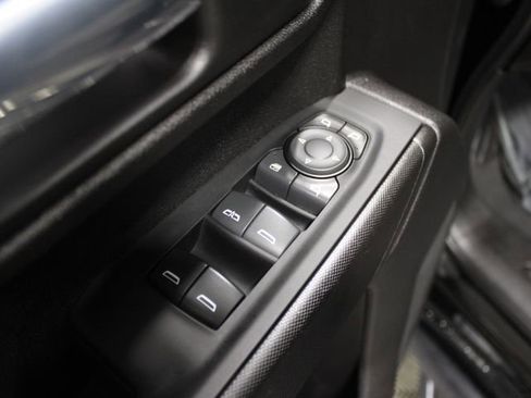 Used 2022 Chevrolet Silverado 2500 Custom w/ Custom Value Package image 17