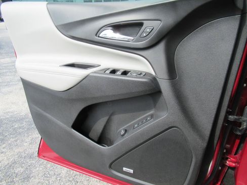 Used 2018 Chevrolet Equinox Premier FWD image 20