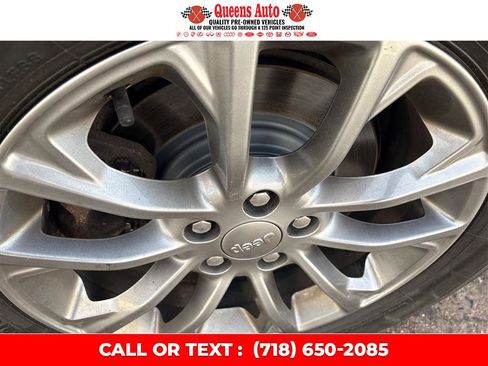 Used 2019 Jeep Cherokee Latitude Plus w/ Cold Weather Group image 28