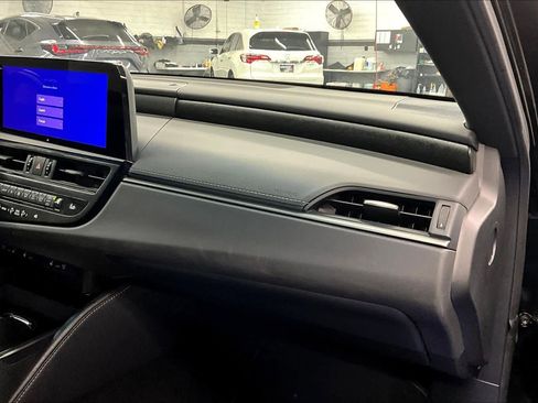 Used 2024 Lexus ES 300h w/ Premium Package FWD image 19