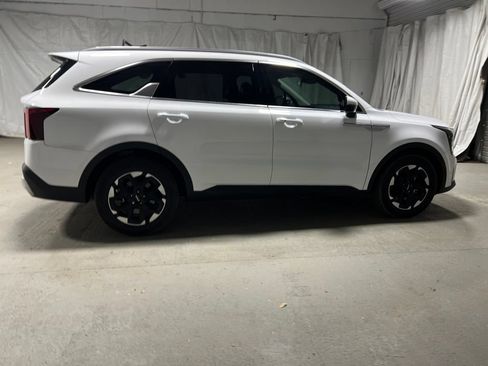Used 2024 Kia Sorento S w/ Panoramic Sunroof Package FWD image 8