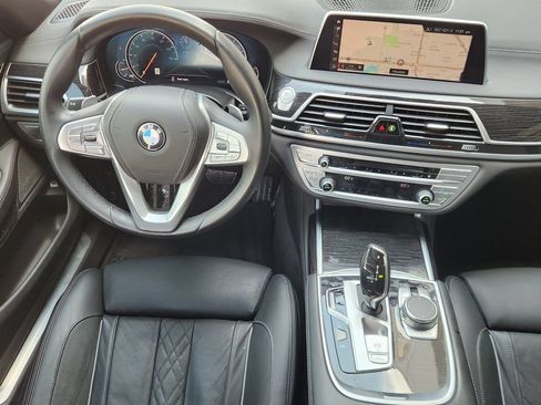 Used 2019 BMW 750i w/ M Sport Package RWD image 27