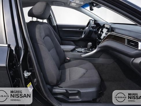 Used 2019 Toyota Camry LE FWD image 10