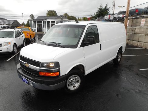 Used 2016 Chevrolet Express 2500 RWD image 4