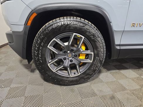 Used 2024 Rivian R1S Adventure AWD/4WD image 9