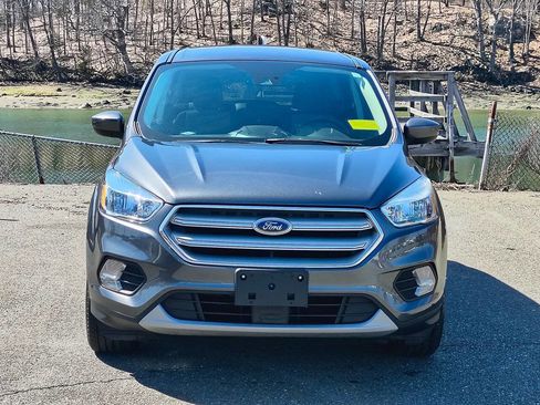Used 2019 Ford Escape SE image 2