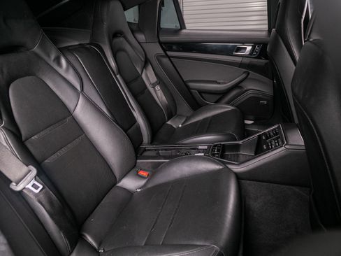 Used 2018 Porsche Panamera 4 image 28