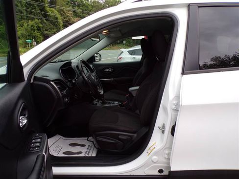 Used 2020 Jeep Cherokee Latitude w/ Cold Weather Group AWD/4WD image 14