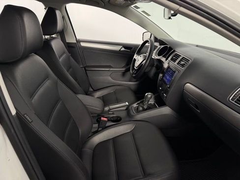 Used 2017 Volkswagen Jetta SE image 14