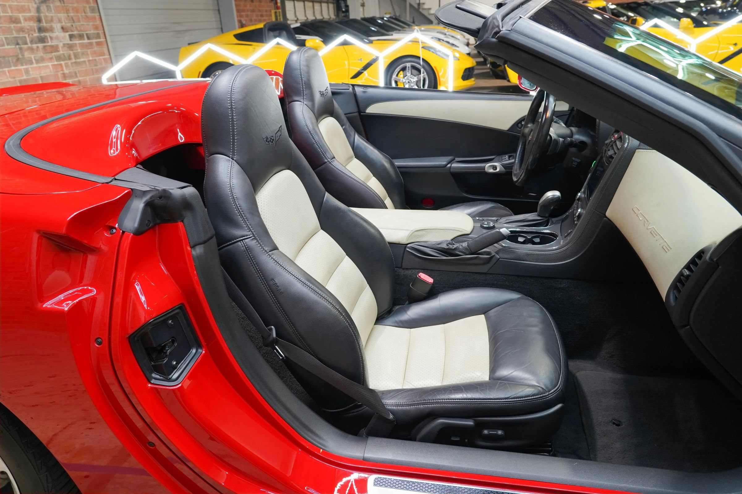 Used 2008 Chevrolet Corvette Convertible w/ Preferred Equipment Group RWD image 49