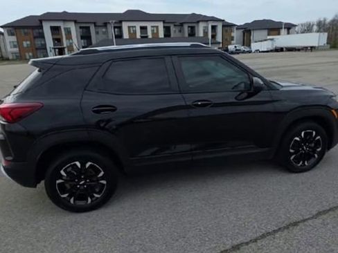 Used 2023 Chevrolet TrailBlazer LT FWD image 2