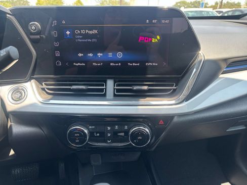 Used 2025 Chevrolet Trax LT FWD image 14