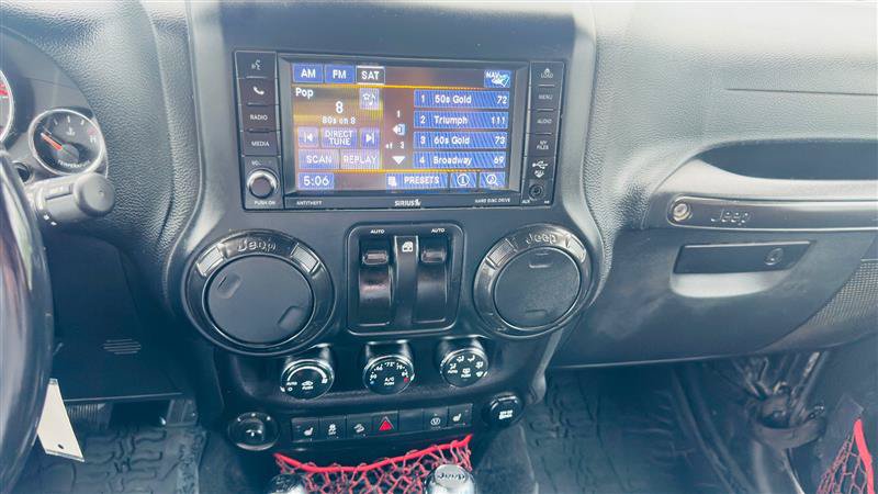 Used 2018 Jeep Wrangler Rubicon AWD/4WD image 38