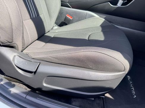 Used 2025 Hyundai Elantra Sport image 13