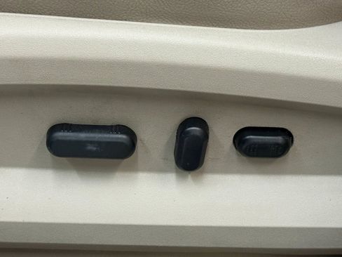 Used 2011 Ford Edge Limited image 25